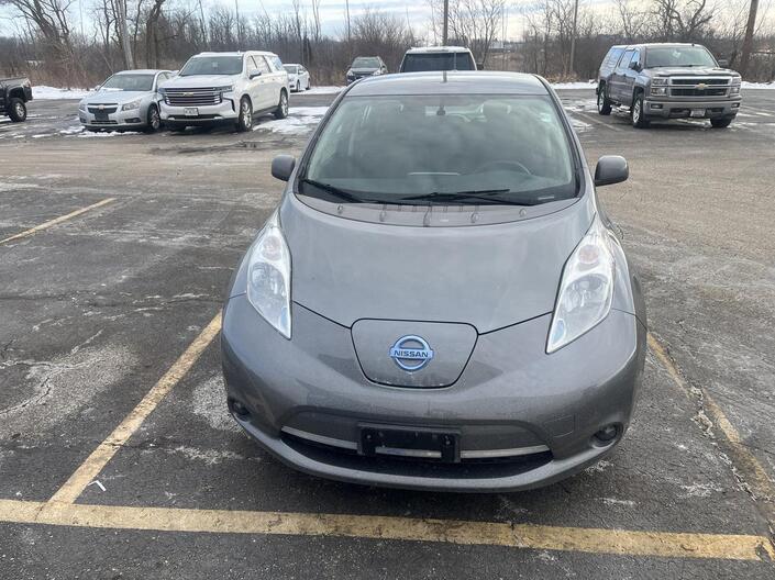 2015 Nissan LEAF S ChargePkg w/HeatedSets HeatedSteeringWheel 6.6KW-OnboardCharger QuickChargePort Milwaukee WI